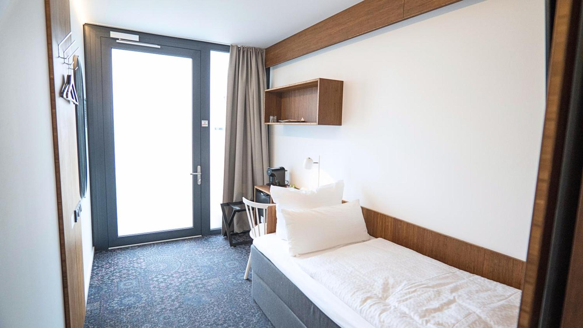 Tin Inn - Heinsberg - Das Hotel Aus Hochwertig Ausgebauten Ueberseecontainern מראה חיצוני תמונה